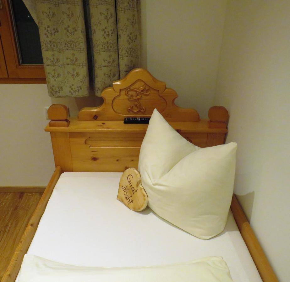 Haus Hubertus - Gaestehaus Sahler Партенен Екстериор снимка