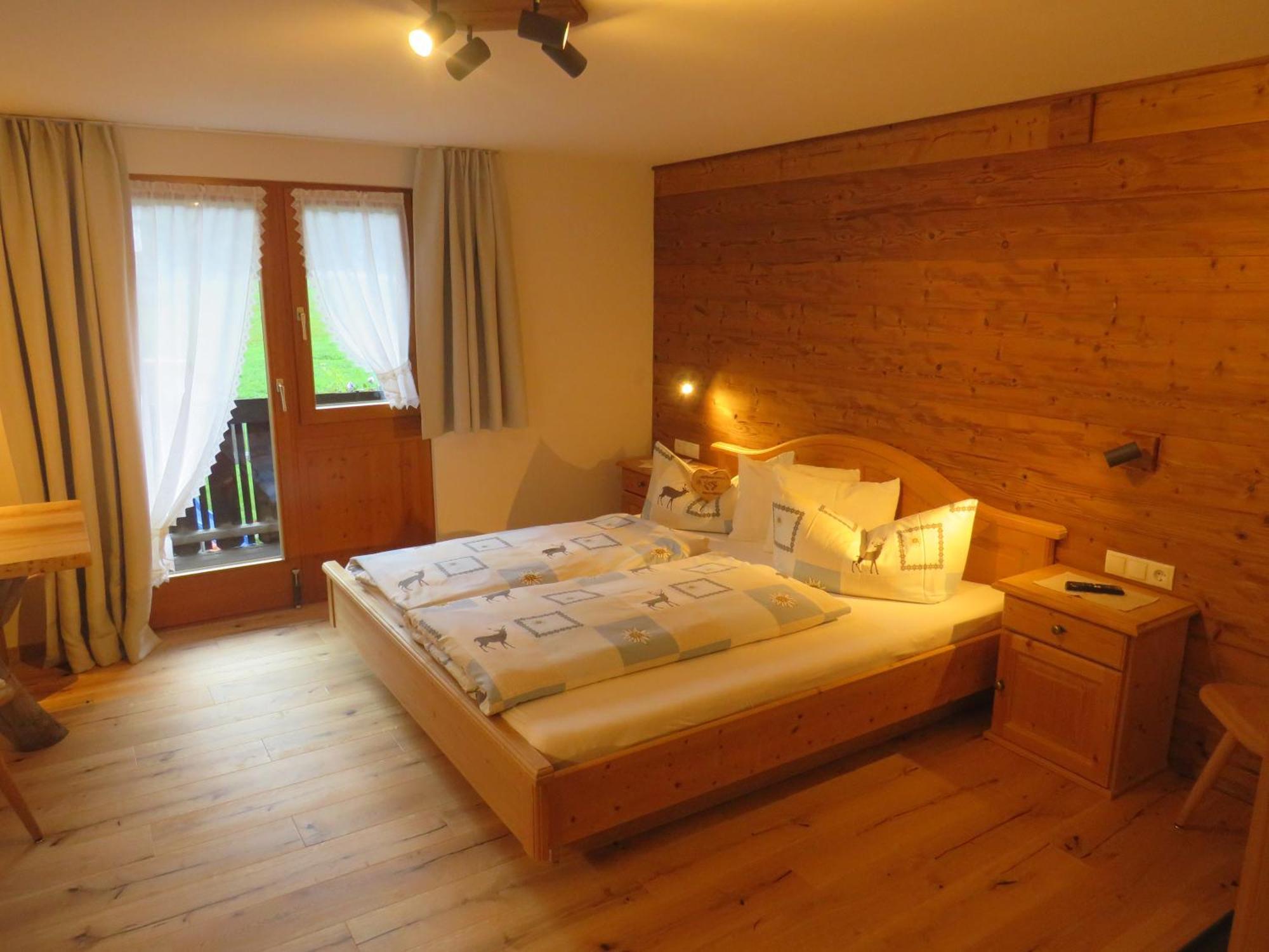 Haus Hubertus - Gaestehaus Sahler Партенен Екстериор снимка